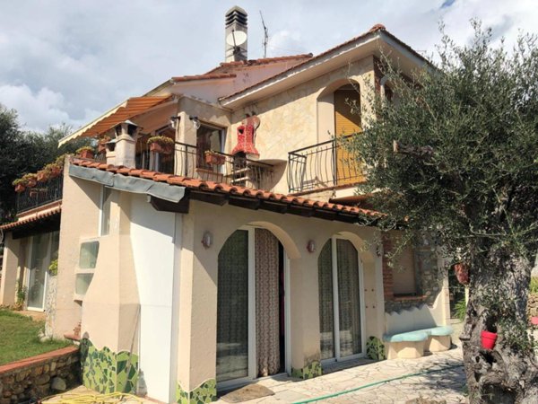 casa indipendente in vendita a Ventimiglia in zona Seglia / San Bernardo