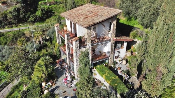 casa indipendente in vendita a Ventimiglia