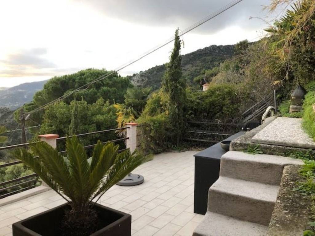 casa indipendente in vendita a Ventimiglia in zona Grimaldi