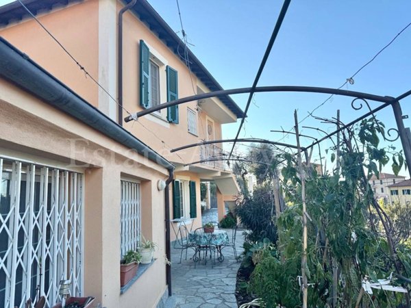 casa indipendente in vendita a Ventimiglia in zona Latte