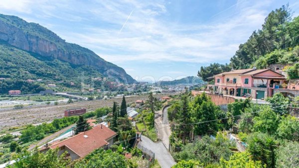 casa indipendente in vendita a Ventimiglia in zona Seglia / San Bernardo