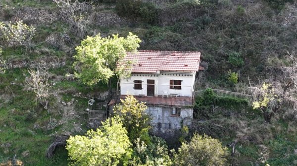 casa indipendente in vendita a Ventimiglia in zona Calvo