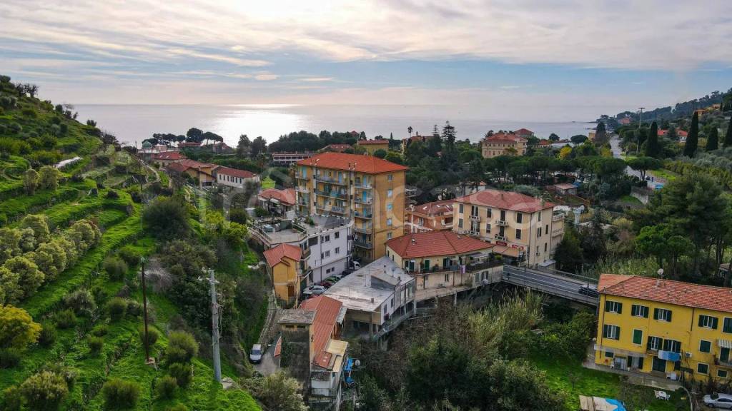 casa indipendente in vendita a Ventimiglia in zona Latte