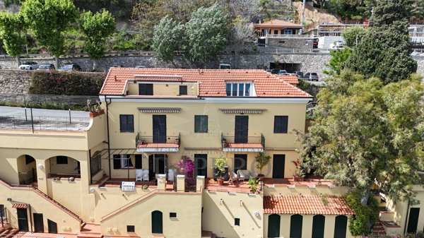 casa indipendente in vendita a Ventimiglia in zona Latte