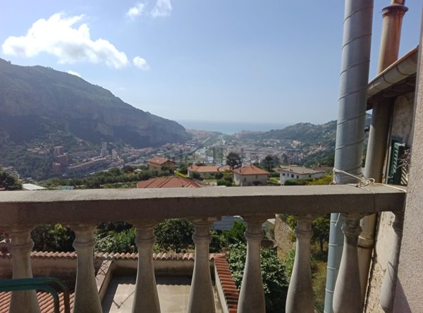 appartamento in vendita a Ventimiglia in zona Seglia / San Bernardo