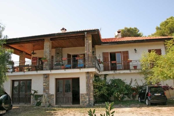 casa indipendente in vendita a Ventimiglia in zona San Lorenzo
