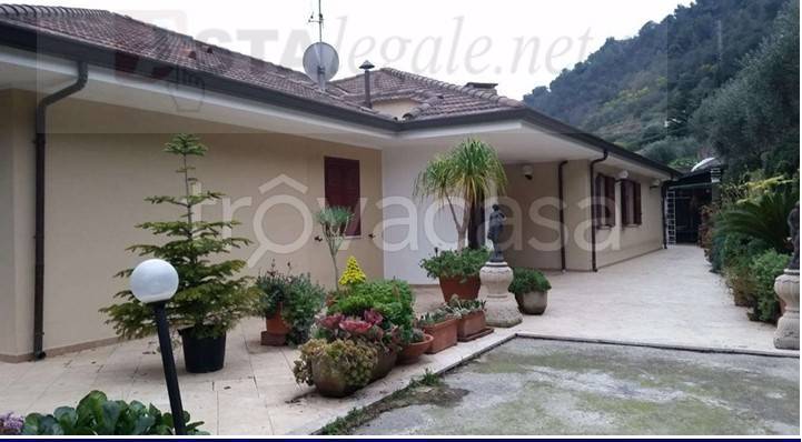 casa indipendente in vendita a Ventimiglia