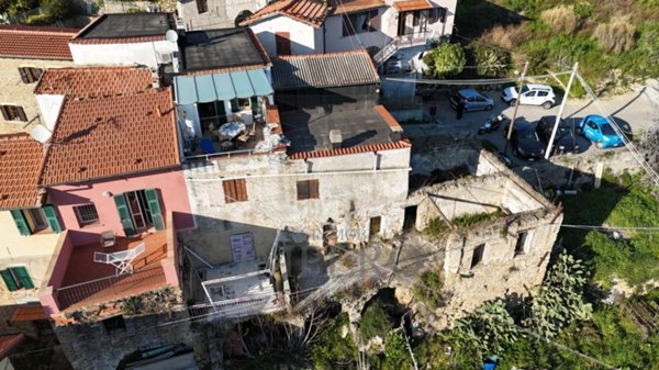 casa indipendente in vendita a Ventimiglia in zona Calvo