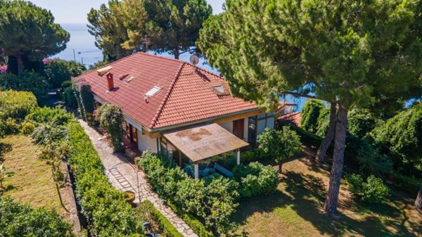 casa indipendente in vendita a Ventimiglia
