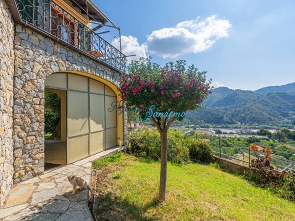 casa indipendente in vendita a Ventimiglia in zona Bevera