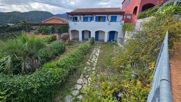 casa indipendente in vendita a Ventimiglia
