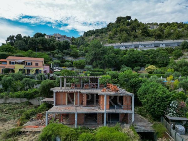 casa indipendente in vendita a Ventimiglia