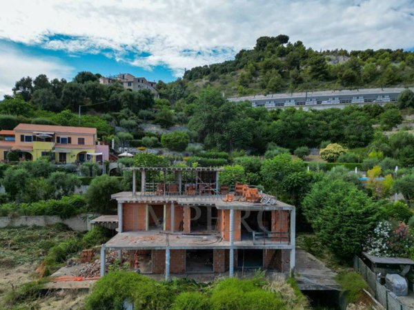 casa indipendente in vendita a Ventimiglia in zona Grimaldi