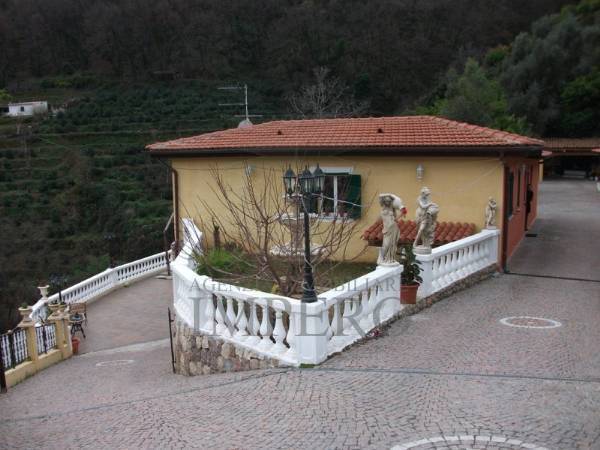 casa indipendente in vendita a Ventimiglia in zona Latte
