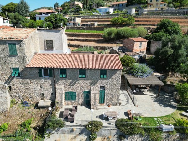casa indipendente in vendita a Ventimiglia in zona Latte