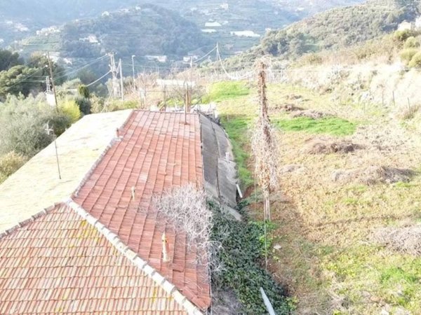 casa indipendente in vendita a Ventimiglia in zona Latte
