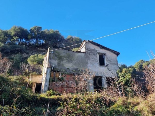 casa indipendente in vendita a Ventimiglia in zona Seglia / San Bernardo