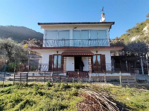 casa indipendente in vendita a Ventimiglia in zona Torri