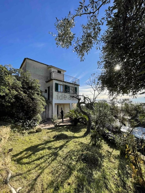 appartamento in vendita a Ventimiglia in zona Mortola Inferiore