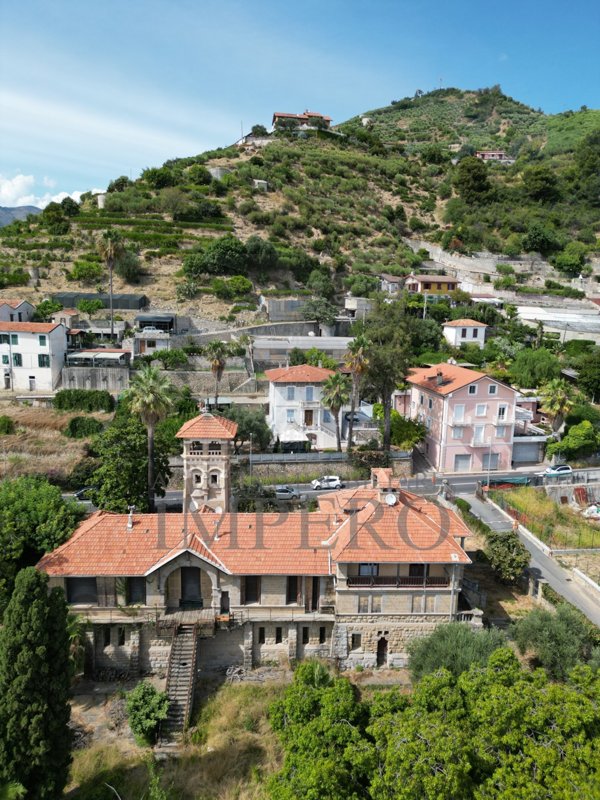 casa indipendente in vendita a Ventimiglia in zona Latte