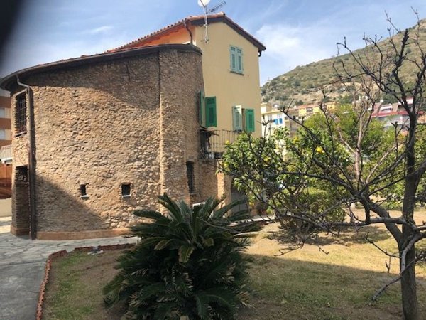 casa indipendente in vendita a Ventimiglia