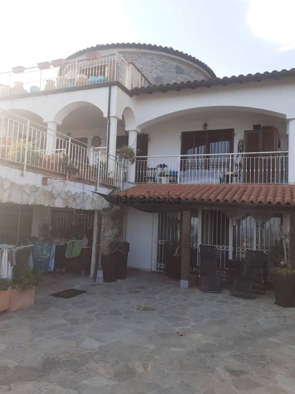 casa indipendente in vendita a Ventimiglia