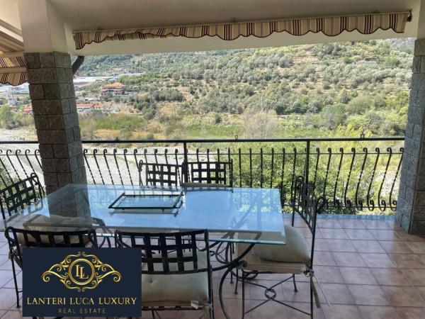 casa indipendente in vendita a Ventimiglia