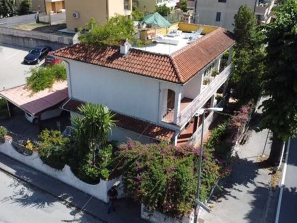 casa indipendente in vendita a Ventimiglia in zona Porra