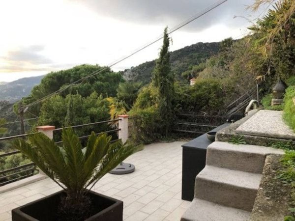 casa indipendente in vendita a Ventimiglia