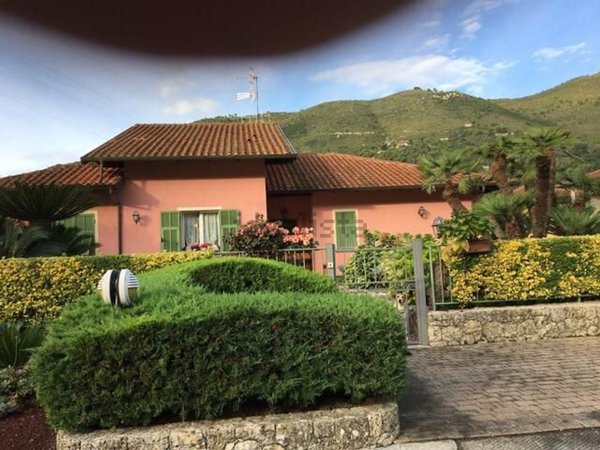 casa indipendente in vendita a Ventimiglia