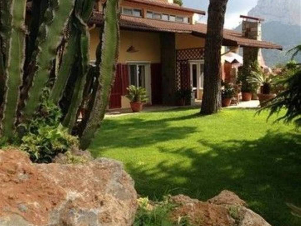 casa indipendente in vendita a Ventimiglia in zona Seglia / San Bernardo