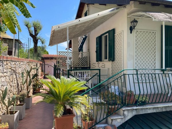 appartamento in vendita a Ventimiglia in zona Mortola Inferiore