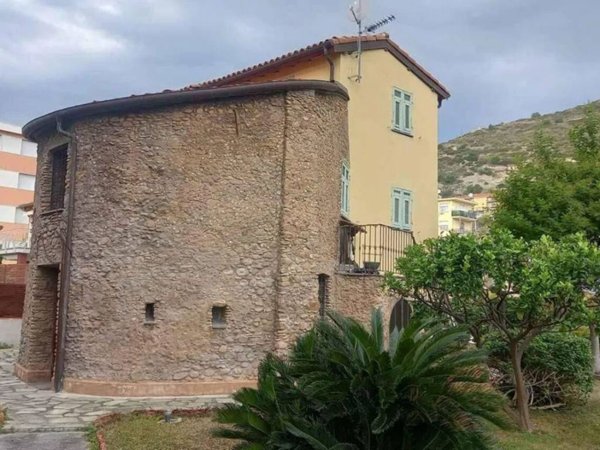 casa indipendente in vendita a Ventimiglia