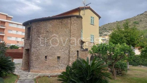 casa indipendente in vendita a Ventimiglia