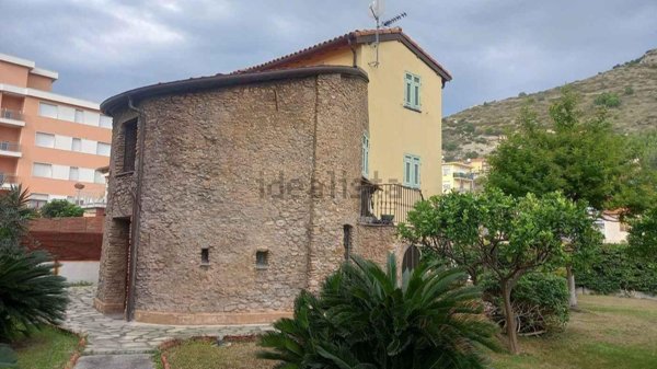 casa indipendente in vendita a Ventimiglia