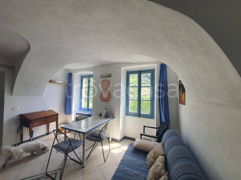 appartamento in vendita a Ventimiglia in zona Calvo