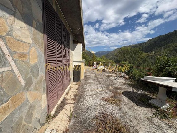 appartamento in vendita a Ventimiglia in zona Bevera