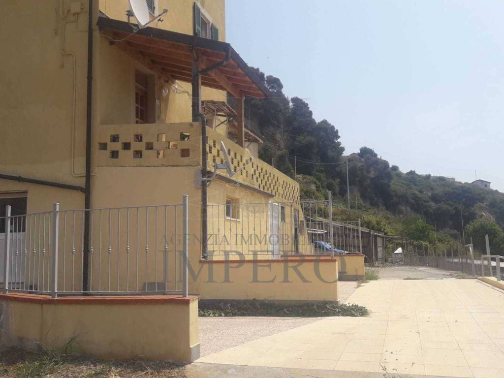 casa indipendente in vendita a Ventimiglia in zona Latte