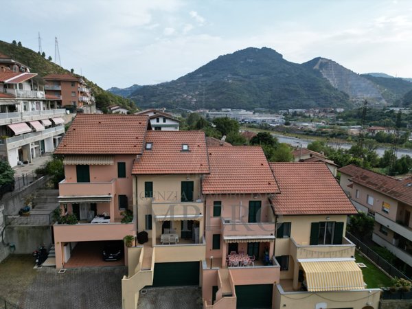 casa indipendente in vendita a Ventimiglia in zona Porra