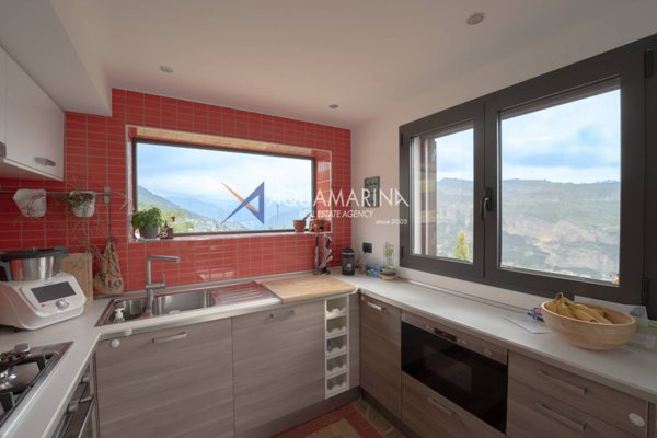 casa indipendente in vendita a Ventimiglia