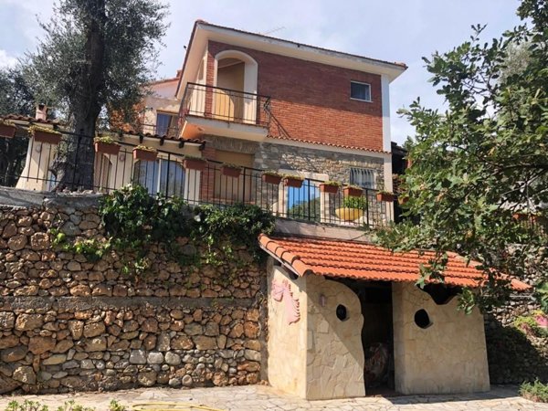 appartamento in vendita a Ventimiglia in zona Seglia / San Bernardo