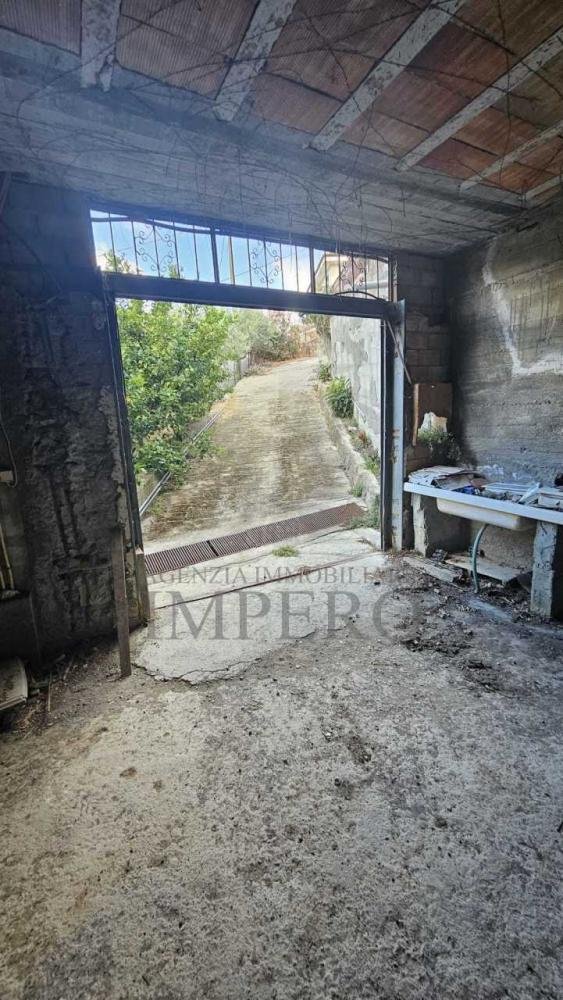 locale di sgombero in vendita a Ventimiglia in zona Bevera