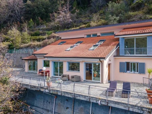 casa indipendente in vendita a Ventimiglia in zona Mortola Superiore