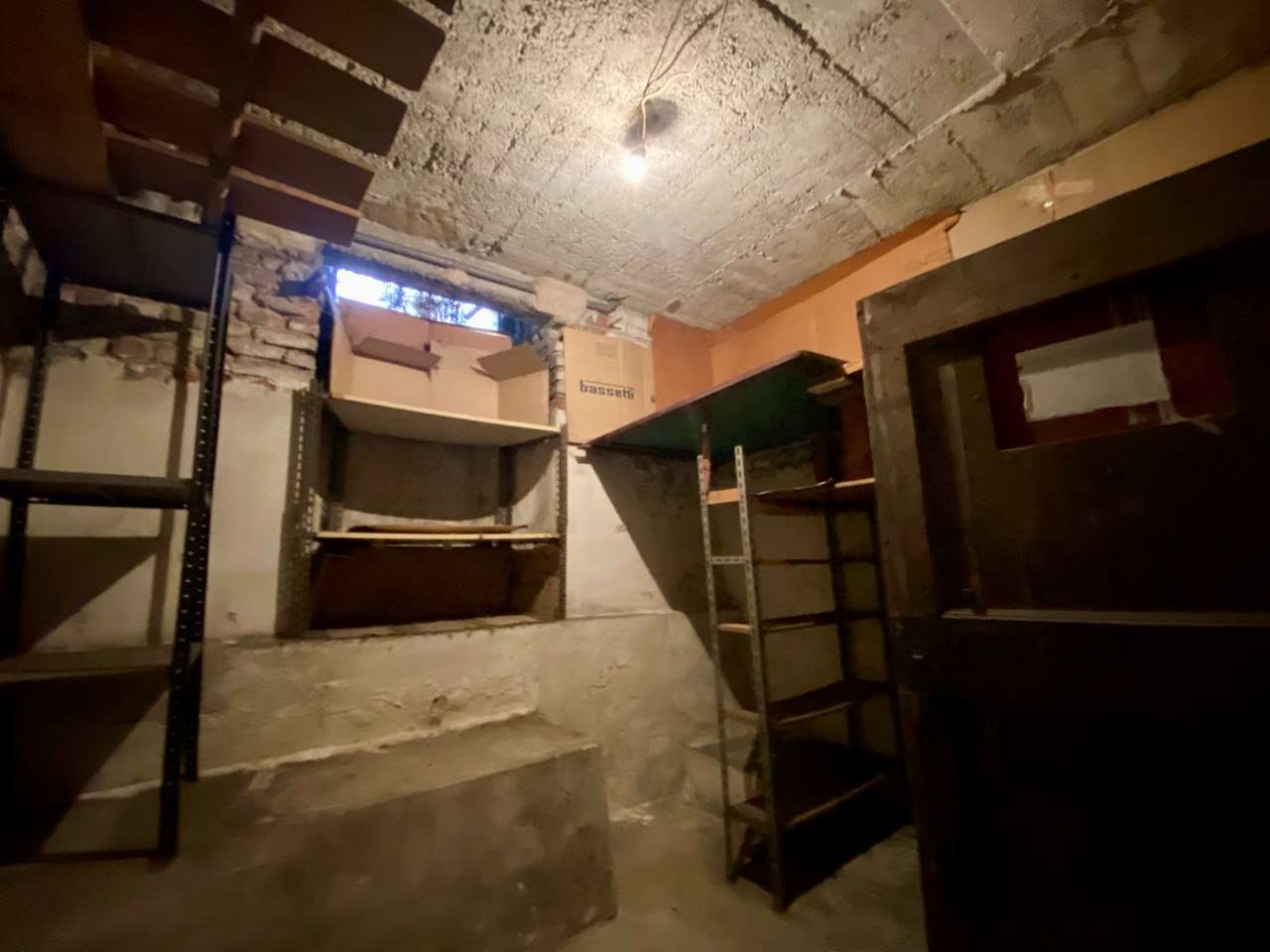 locale di sgombero in vendita a Ventimiglia in zona Grimaldi