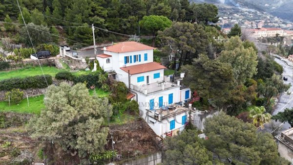 casa indipendente in vendita a Ventimiglia in zona Latte