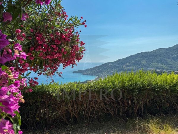 appartamento in vendita a Ventimiglia in zona Latte
