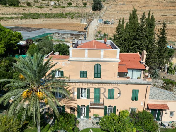 casa indipendente in vendita a Ventimiglia in zona Latte