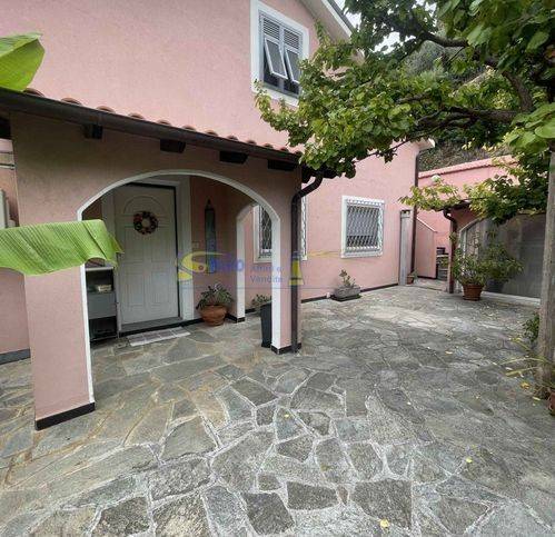 casa indipendente in vendita a Ventimiglia