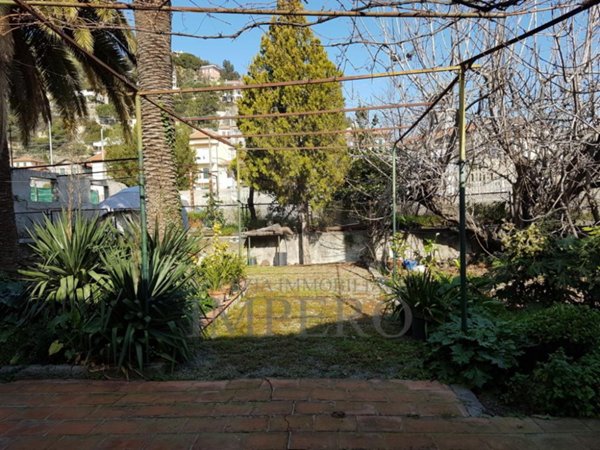 casa indipendente in vendita a Ventimiglia