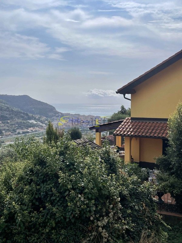 casa indipendente in vendita a Ventimiglia in zona Seglia / San Bernardo